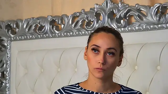 Snapshot of AliceMunro chatting on September 2025 03:45:02 PM AliceMunro online show from September 2025 03:45:02 PM