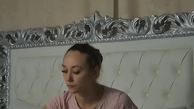 Snapshot of AliceMunro chatting on September 2025 03:39:01 PM AliceMunro online show from September 2025 03:39:01 PM