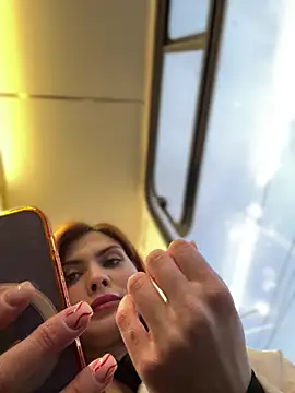 Snapshot of Accole chatting on December 2024 06:33:01 AM Accole online show from December 2024 06:33:01 AM