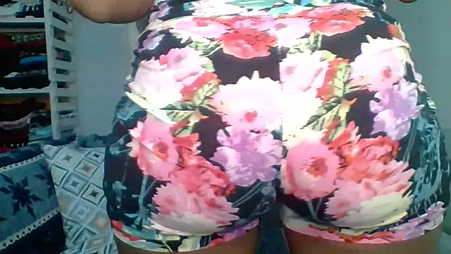 Snapshot of Petite_254 chatting on April 2026 11:46:01 PM Petite 254 online show from April 2026 11:46:01 PM