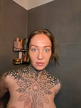 Snapshot of ElenaHaze chatting on April 2026 07:56:01 AM ElenaHaze online show from April 2026 07:56:01 AM
