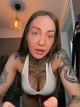 Snapshot of ElenaHaze chatting on May 2026 10:01:01 AM ElenaHaze online show from May 2026 10:01:01 AM