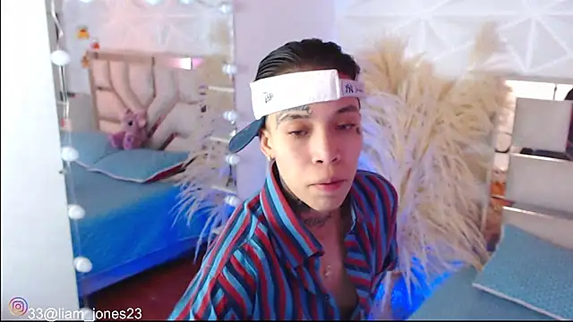 Jonesliam23 online show from November 2025 07:13:02 PM