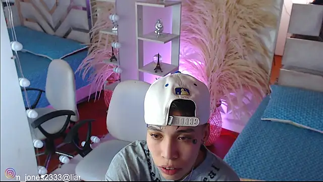 Jonesliam23 online show from November 2025 07:26:02 PM