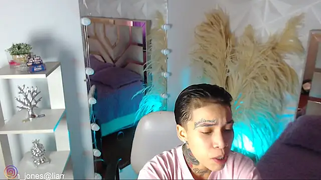 Jonesliam23 online show from February 2026 07:32:02 PM