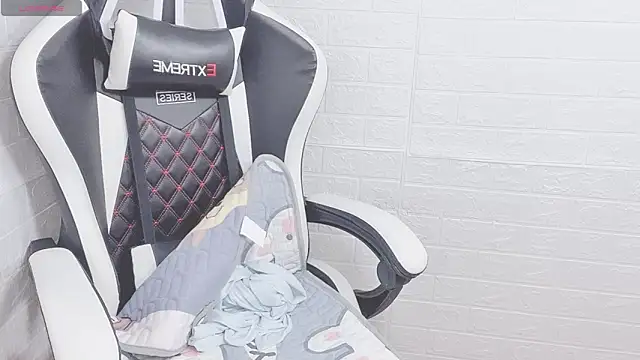 Snapshot of JessicaKale chatting on February 2025 01:44:02 AM JessicaKale online show from February 2025 01:44:02 AM