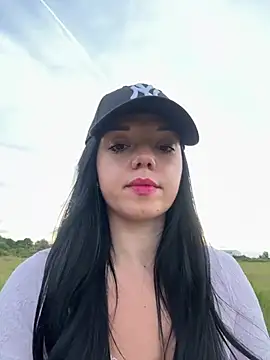 Snapshot of Vanesskaa chatting on May 2026 07:44:02 PM Vanesskaa online show from May 2026 07:44:02 PM
