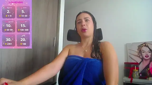 Snapshot of Shantalhotx69 chatting on January 2025 12:07:01 PM Shantalhotx69 online show from January 2025 12:07:01 PM