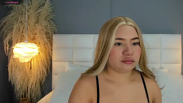 HannaKarson online show from November 2025 11:31:02 AM