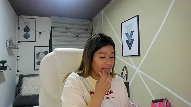 Enma  clark online show from September 2025 04:25:02 AM