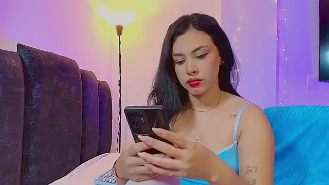 Snapshot of Maya_Bluee chatting on May 2026 04:07:02 AM Maya Bluee online show from May 2026 04:07:02 AM