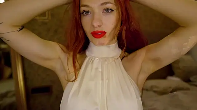 Snapshot of MiaRouge chatting on May 2026 11:45:02 PM MiaRouge online show from May 2026 11:45:02 PM