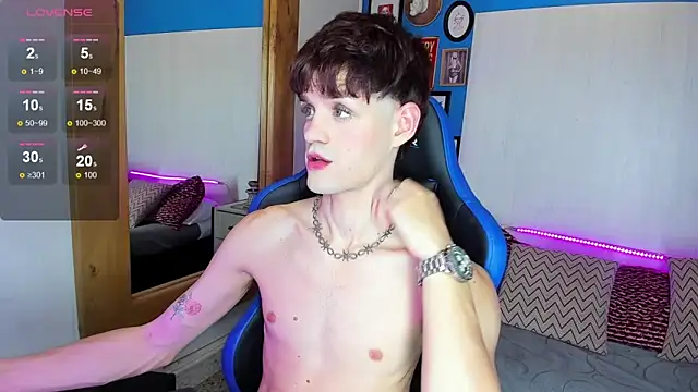 VladHellsing4 online show from March 2025 02:10:02 PM