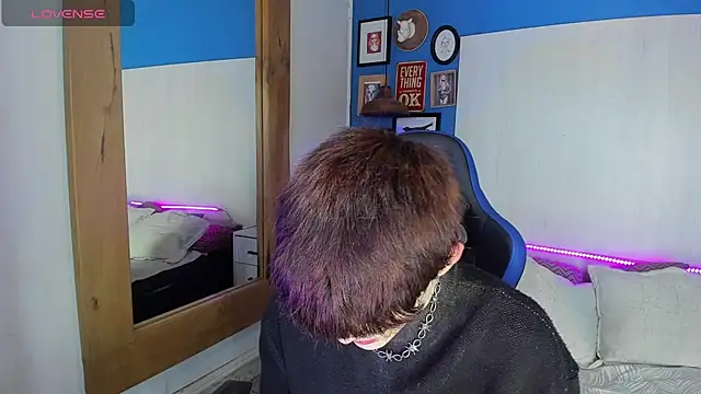 VladHellsing4 online show from March 2025 01:56:02 PM