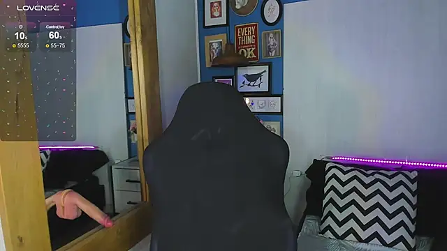 VladHellsing4 online show from November 2025 02:39:02 PM