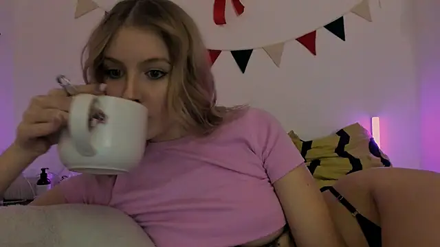 MiaDavis21 online show from February 2025 05:46:02 PM