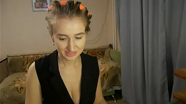 Snapshot of Sophiloren chatting on January 2025 06:45:01 PM Sophiloren online show from January 2025 06:45:01 PM