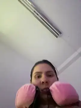 Snapshot of SofiaG_ chatting on December 2024 01:58:02 AM SofiaG  online show from December 2024 01:58:02 AM