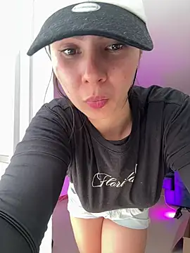 Snapshot of SofiaG_ chatting on February 2025 05:12:01 PM SofiaG  online show from February 2025 05:12:01 PM