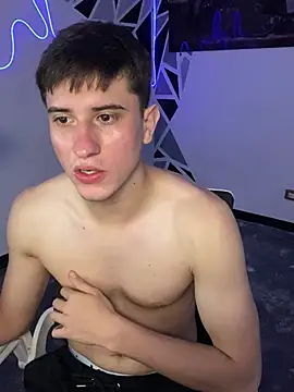 Snapshot of oliver_Lz chatting on February 2025 10:17:02 PM oliver Lz online show from February 2025 10:17:02 PM