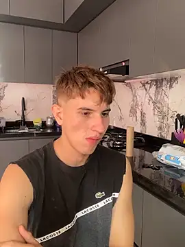 Snapshot of oliver_Lz chatting on October 2025 08:20:01 PM oliver Lz online show from October 2025 08:20:01 PM