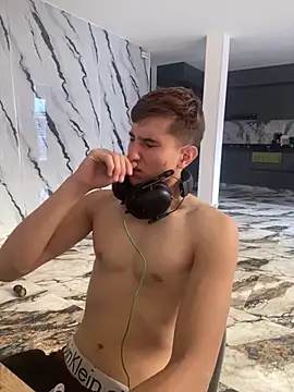 Snapshot of oliver_Lz chatting on November 2025 07:49:02 PM oliver Lz online show from November 2025 07:49:02 PM