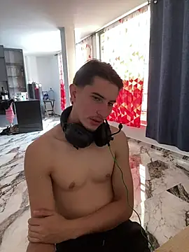 Snapshot of oliver_Lz chatting on March 2026 01:39:01 PM oliver Lz online show from March 2026 01:39:01 PM