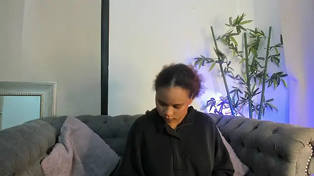 nataly velez online show from December 2025 07:09:01 PM