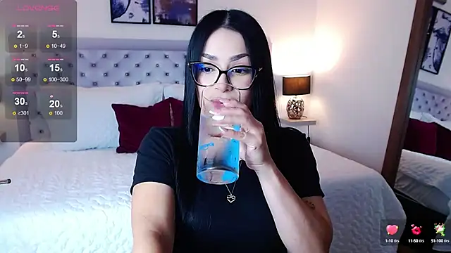 sarascottt online show from February 2025 02:52:02 PM