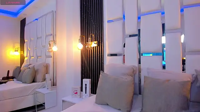 mia schwarz online show from October 2025 10:29:02 PM