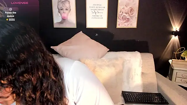 Keisha west online show from February 2025 02:32:02 PM