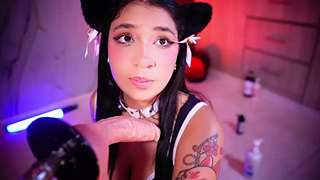 Snapshot of Mikubani18 chatting on June 2026 06:52:02 AM Mikubani18 online show from June 2026 06:52:02 AM