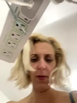 Snapshot of degiggxxx chatting on September 2025 01:49:01 AM degiggxxx online show from September 2025 01:49:01 AM