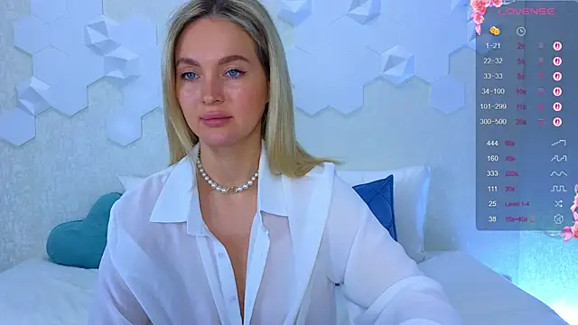 Lynna Sparks online show from October 2025 02:18:01 AM