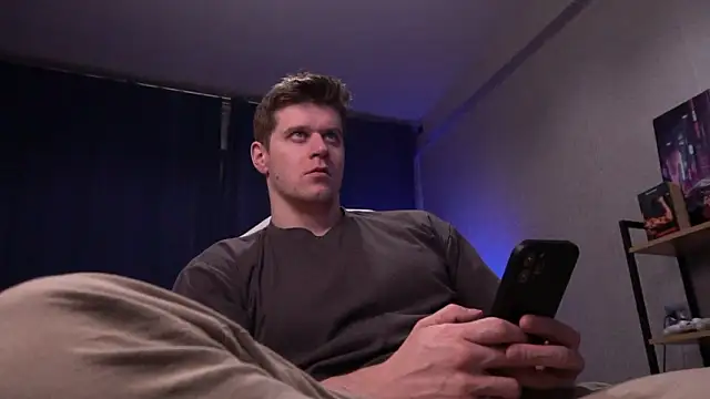 Snapshot of Bruno_Banani chatting on February 2026 08:05:01 PM Bruno Banani online show from February 2026 08:05:01 PM