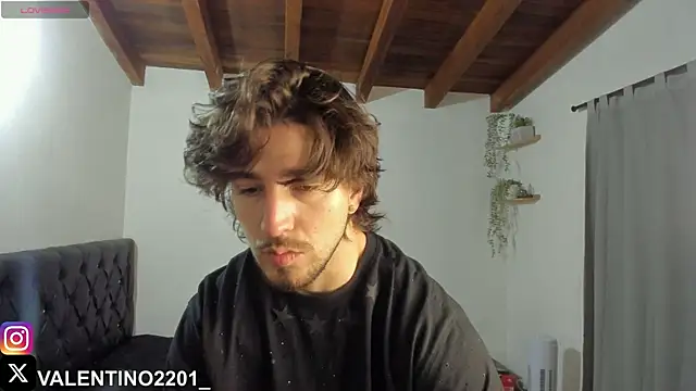 Valentino Xander online show from October 2025 12:27:01 AM