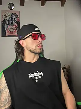 Snapshot of Valentino_Xander chatting on February 2026 03:38:02 AM Valentino Xander online show from February 2026 03:38:02 AM