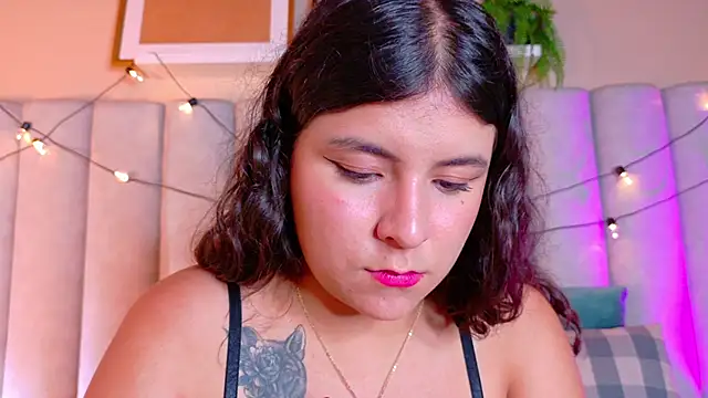 Snapshot of EngelStone chatting on November 2025 07:46:02 PM EngelStone online show from November 2025 07:46:02 PM