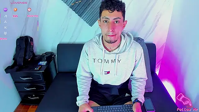 Piggy Eddy online show from November 2025 07:38:01 PM