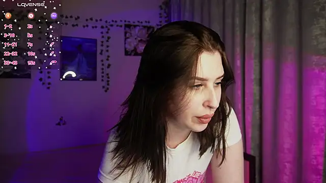 Snapshot of Alice___Rose chatting on June 2026 06:51:02 PM Alice Rose online show from June 2026 06:51:02 PM