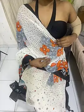 Snapshot of NethuQueen chatting on February 2025 05:53:01 AM NethuQueen online show from February 2025 05:53:01 AM