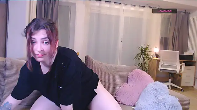 Caroline1995 online show from March 2026 06:00:01 PM