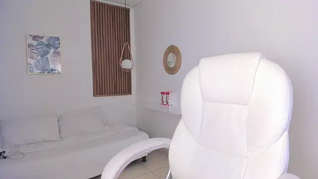 TiffanyWright online show from December 2025 02:00:02 PM