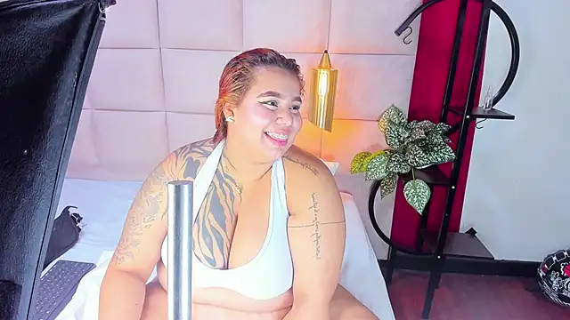 Amberluy online show from February 2026 08:02:01 PM