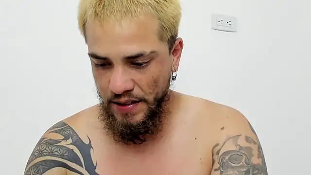 Snapshot of Beard_xox chatting on June 2026 11:02:02 PM Beard xox online show from June 2026 11:02:02 PM
