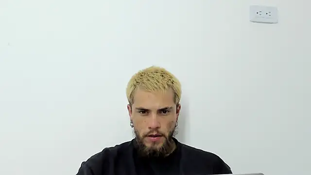 Snapshot of Beard_xox chatting on June 2026 02:25:02 AM Beard xox online show from June 2026 02:25:02 AM