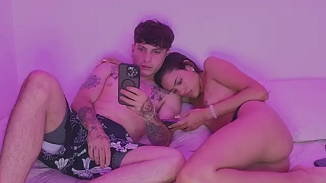 Snapshot of Nicky_and_Blake chatting on December 2024 03:58:01 AM Nicky and Blake online show from December 2024 03:58:01 AM