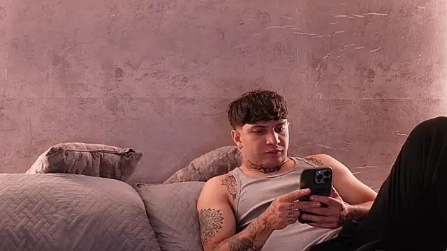 Nicky and Blake online show from November 2025 08:08:02 PM