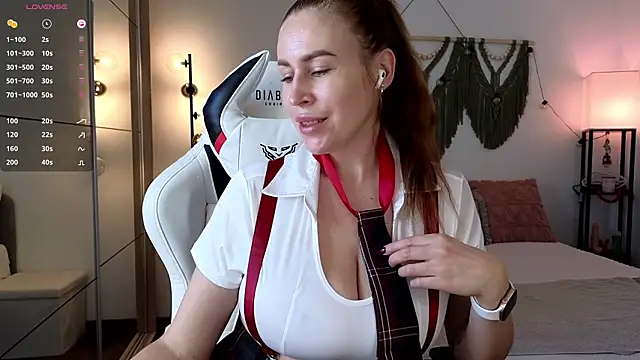 AliceMYs online show from October 2025 10:19:02 AM