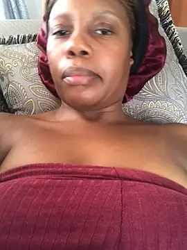 Snapshot of NAUGHTYSHALOTXX chatting on February 2025 11:33:01 AM NAUGHTYSHALOTXX online show from February 2025 11:33:01 AM